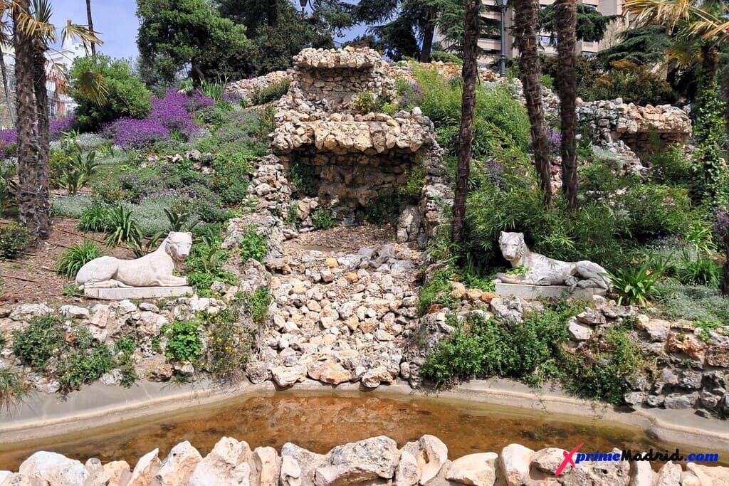 Cascada de la Montaña Artificial del Parque del Retiro