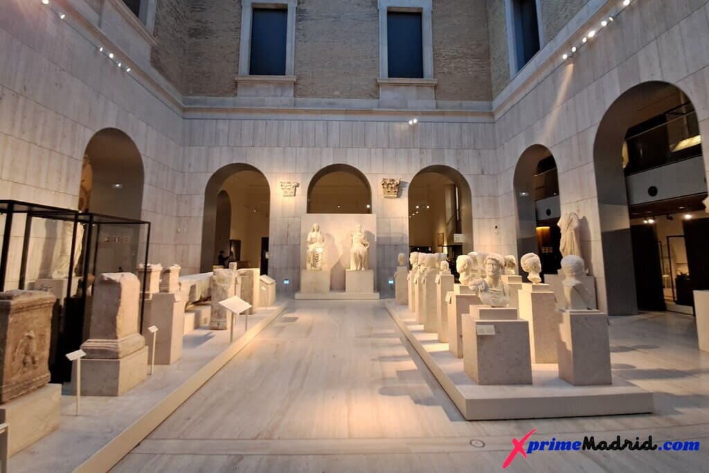 Esculturas en patio del Museo Arqueológico Nacional