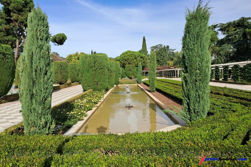 Estanques alargados en los jardines de Cecilio Rodriguez