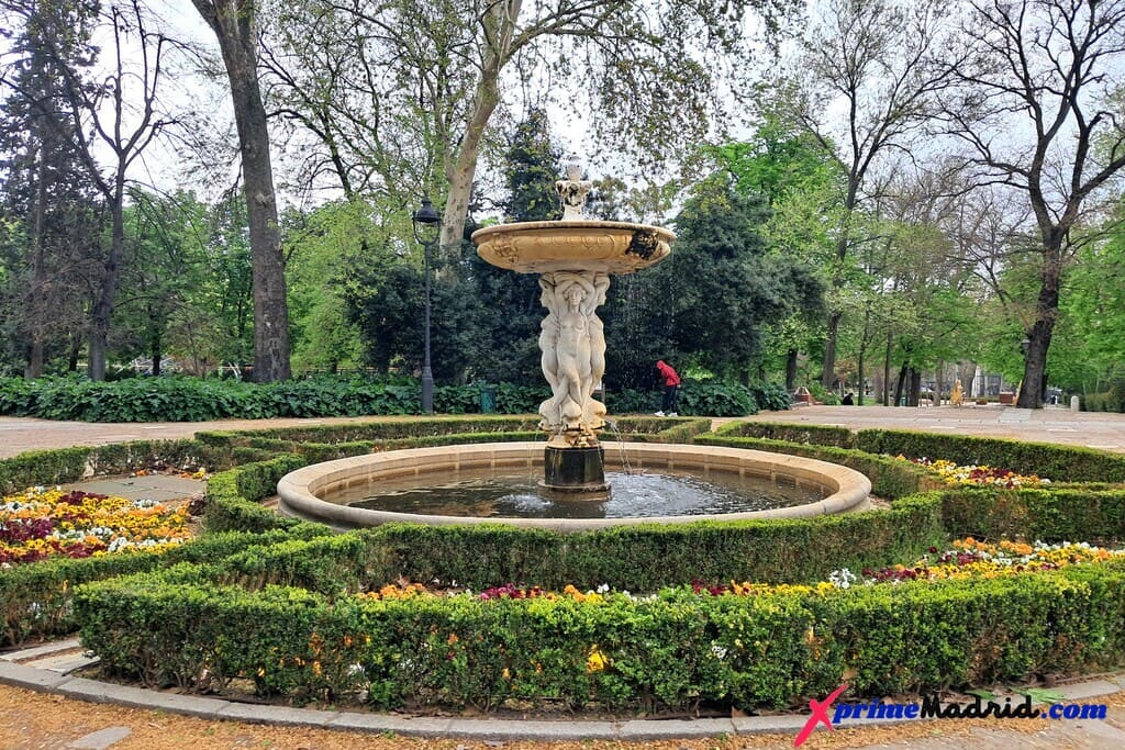 Fuente de las Cuatro Gracias llamada también Fuente de las Cuatro náyades o de las Sirenas