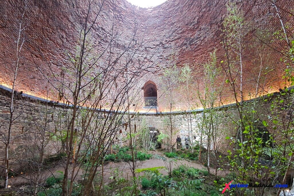 Interior de la Montaña Artificial del Parque del Retiro