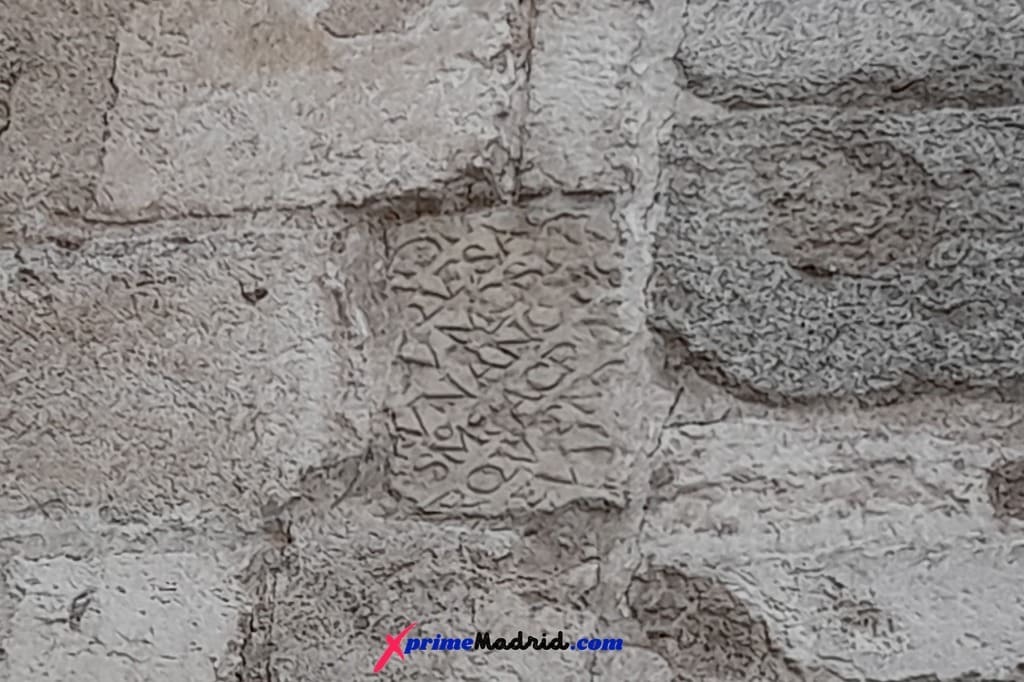 Misteriosa inscripción en pared de iglesia San Nicolás de los Servitas