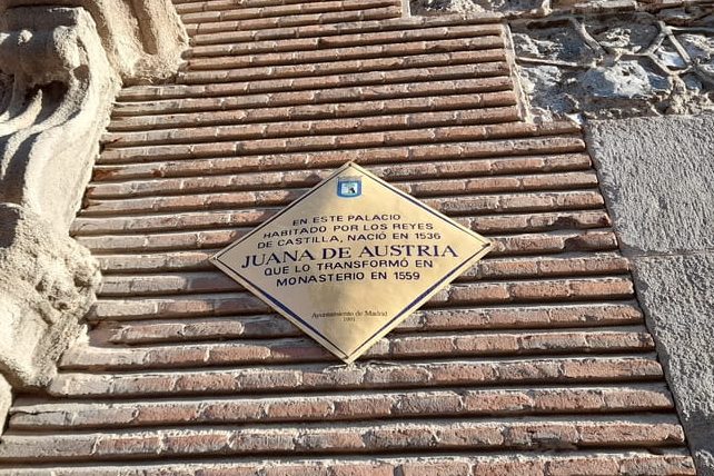 PLACA CONMEMORATIVA JUANA DE AUSTRIA