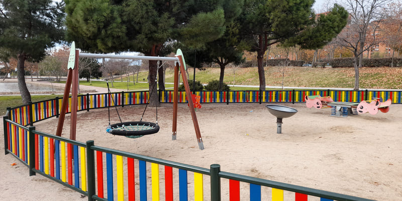 Parque Infantil Palomeras con calle Asturianos