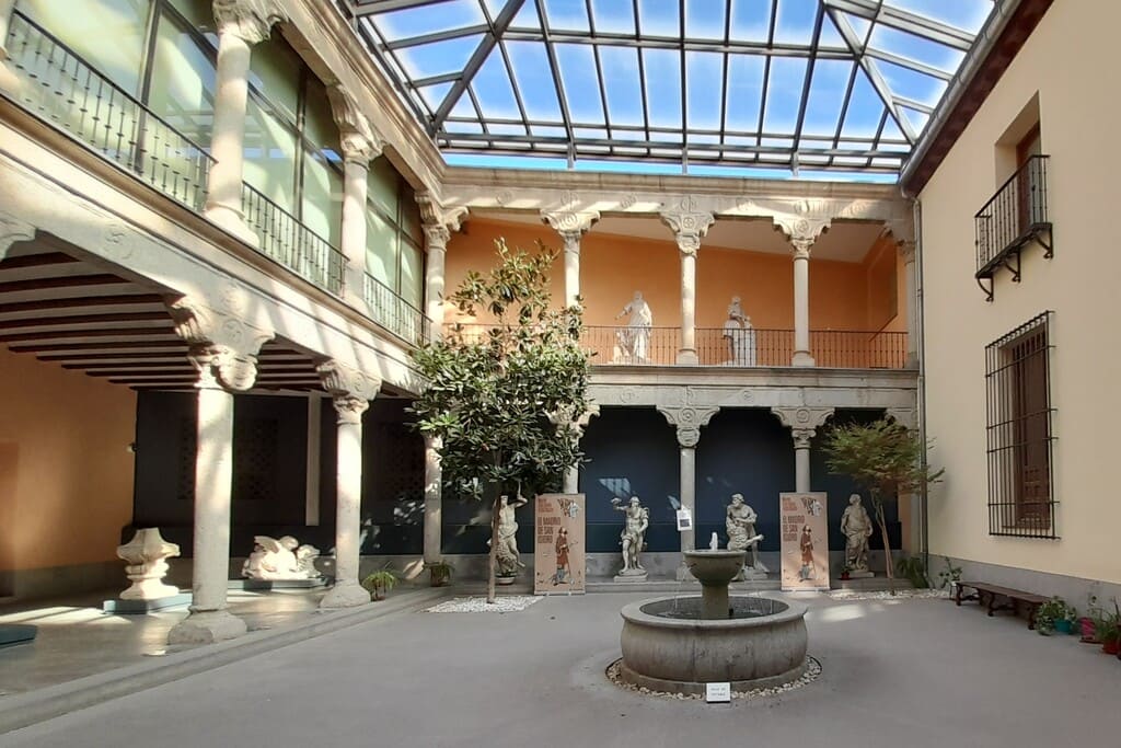 Patio Renacentista - Museo San Isidro