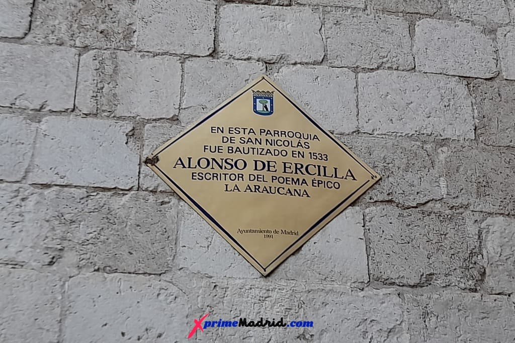 Placa conmemorativa de Alonso de Ercilla en Iglesia San Nicolás de Bari