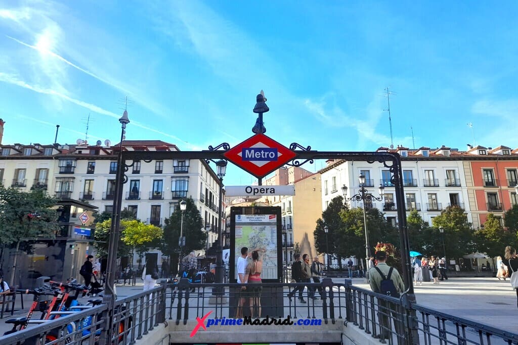 Plaza de Isabel II - Metro Ópera