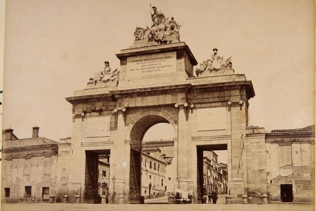 Puerta de Toledo unida a la cerca de Madrid - Memoria de Madrid