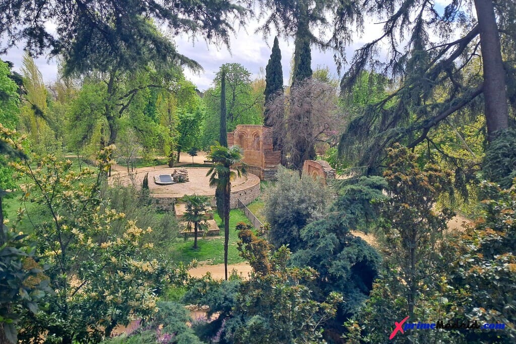 Ruinas ermita de San Isidoro vistas desde Montaña Artificial del Parque del Retiro