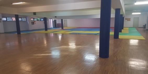 Sala de ensayo o gimnasio en el centro Paco Rabal