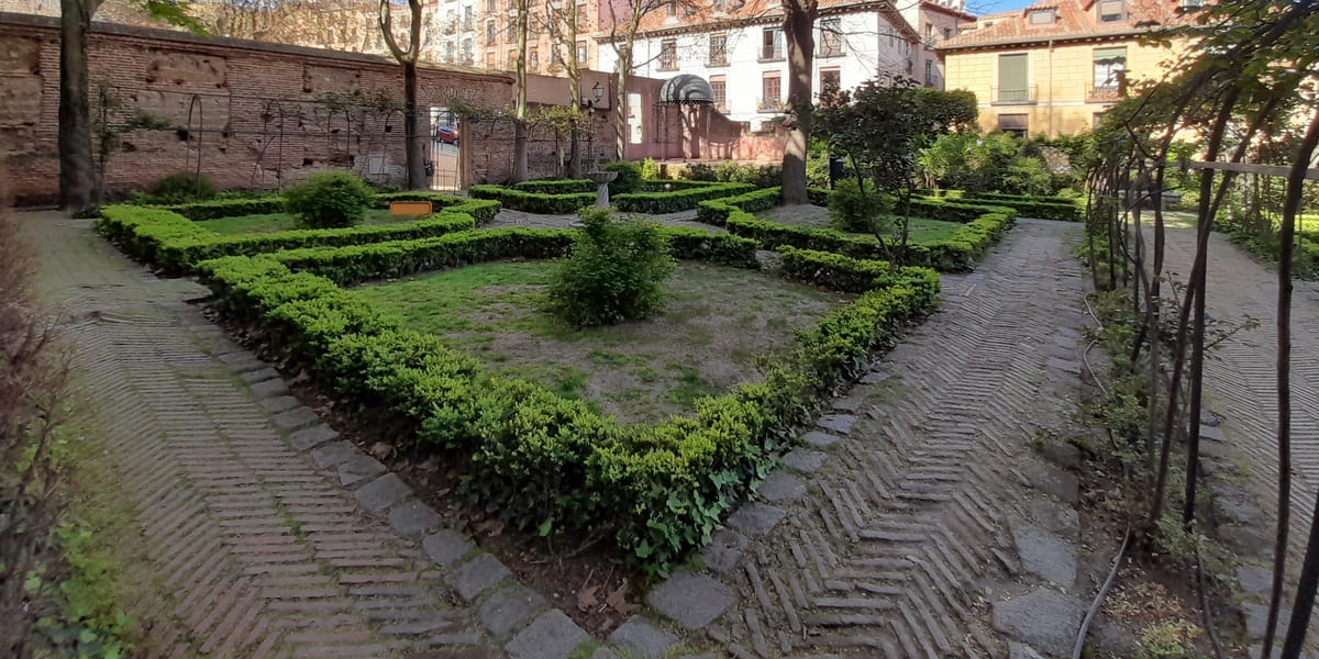 Setos jardín de Anglona