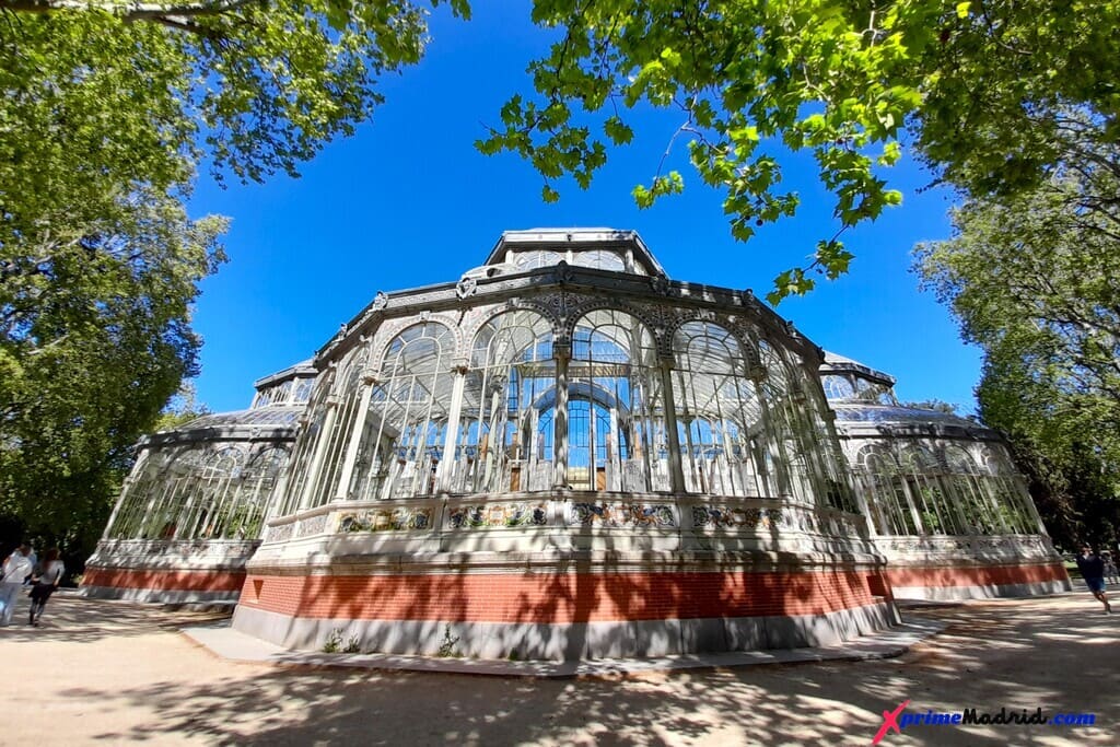 Vista trasera del Palacio de Cristal del Retiro