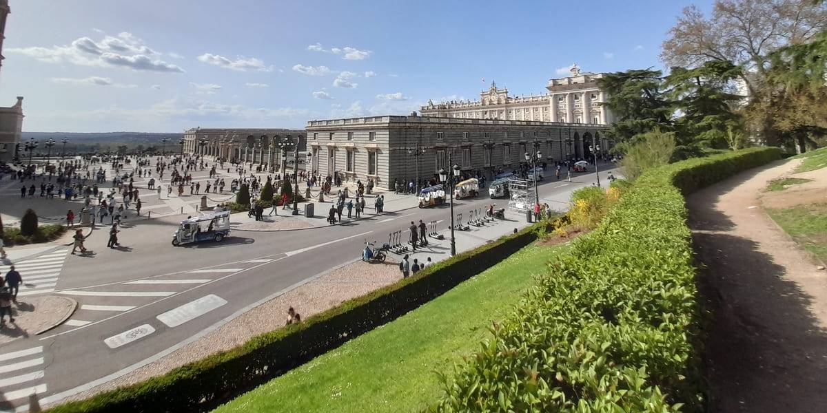 Vistas del Palacio Real desde el Jardín de Larra